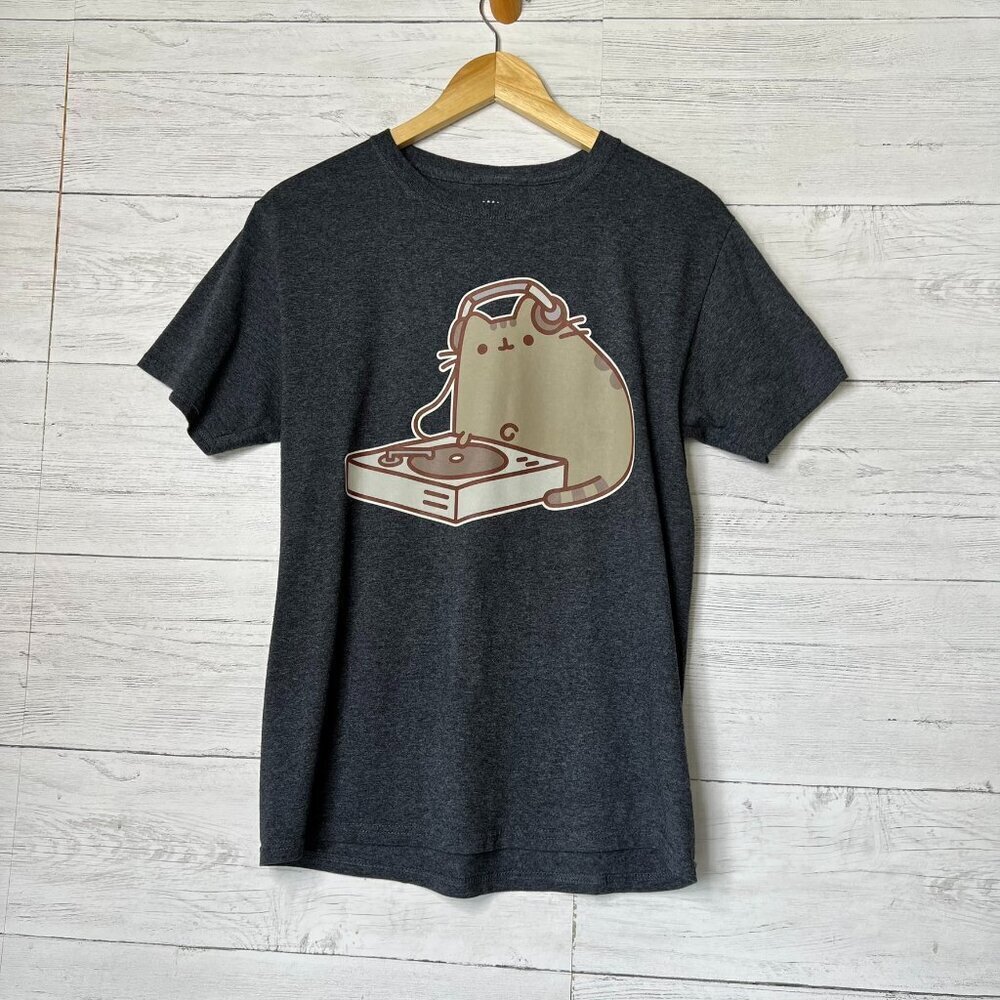 Pusheen T Shirt Womens Size Small Gray DJ Cat Cotton Blend Kawaii Everyday